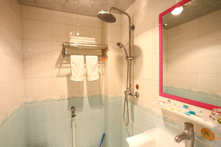 Bathroom 2, Hongyun Business Hotel, Mianyang