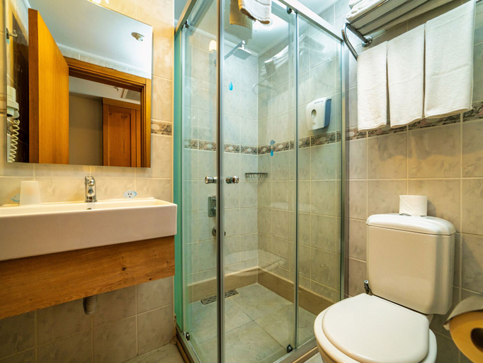 Bathroom, Transatlantik Beach Beldibi - All Inclusive, Kemer