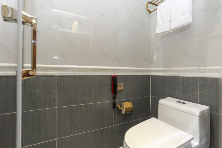 Bathroom 2, XiaTeEr Gaming Hotel, Wuxi