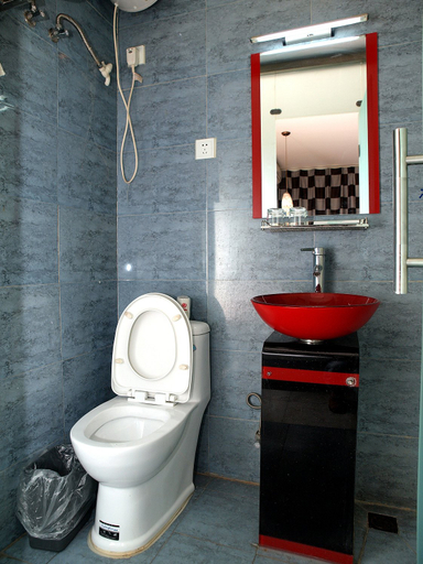 Bathroom, You'eryi Inn, Ürümqi