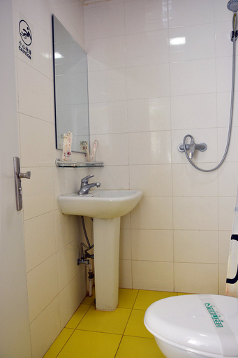 Bathroom 2, Wancuiyuan Hotel, Beijing