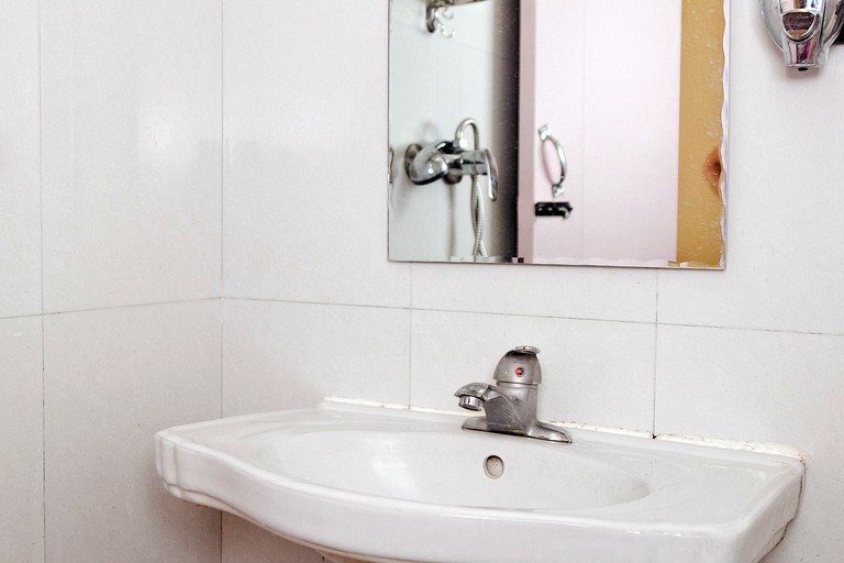 Bathroom 2, Jiangnanyi Holiday Hotel, Hangzhou