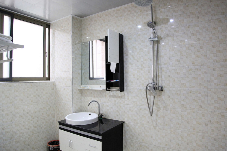 Bathroom 2, Tianyue Express Hotel (Wuhan Railway Station Happy Valley Branch), Wuhan