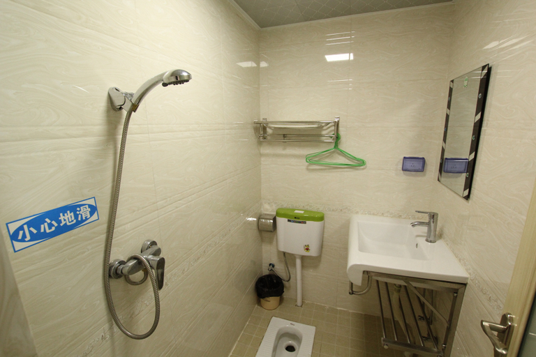 Bathroom 2, Wonton Hotel Yangshuo, Guilin