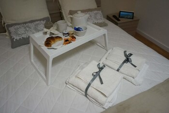 Others 2, B&B ヌメロ 5, Napoli