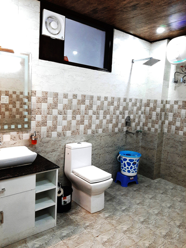 Bathroom 4, Hotel White Pearl, Shimla