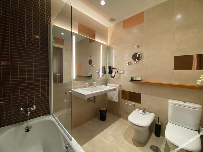 Bathroom 4, ON ALETA ROOM designed for adults, Granada