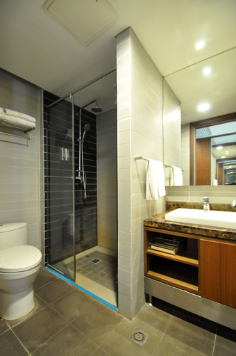 Bathroom 3, Kyriad Marvelous Hotel Tianjin Yujiapu Financial C, Tianjin