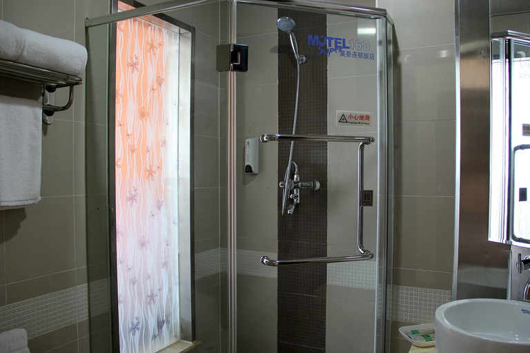 Bathroom, Homeinn · neo (Yantai Erma Road No.1 Bathing Beach), Yantai