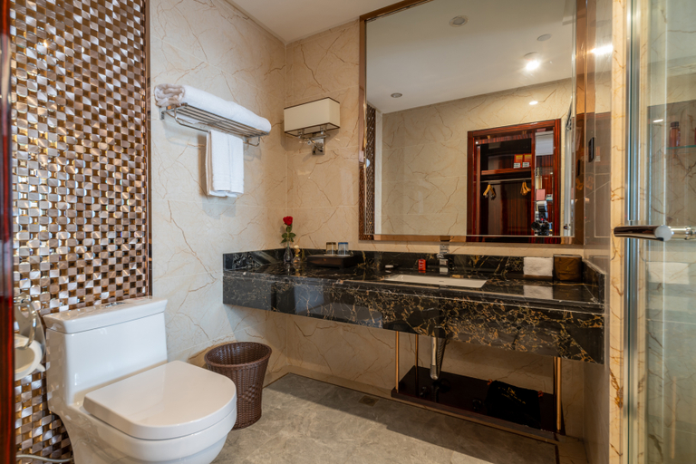 Bathroom, Jinhengsheng Holiday Hotel, Zhangzhou