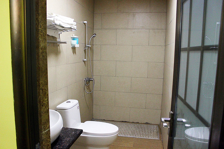 Bathroom 2, Shenzhen Langting Hotel, Shenzhen