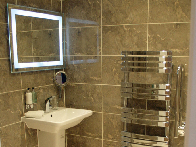 Bathroom 3, The Red Cow, Cambridgeshire