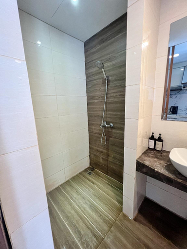 Bathroom 5, Royal Suites 1BR 35RR High Floor - Citra Plaza Nagoya Apartment, Batam