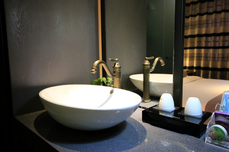 Bathroom 2, Golden Gulf Hotel (Yongkang Baolong Plaza), Jinhua