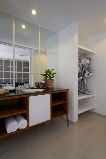 Bathroom 3, The Kanjeng Suites & Villas Sanur, Denpasar
