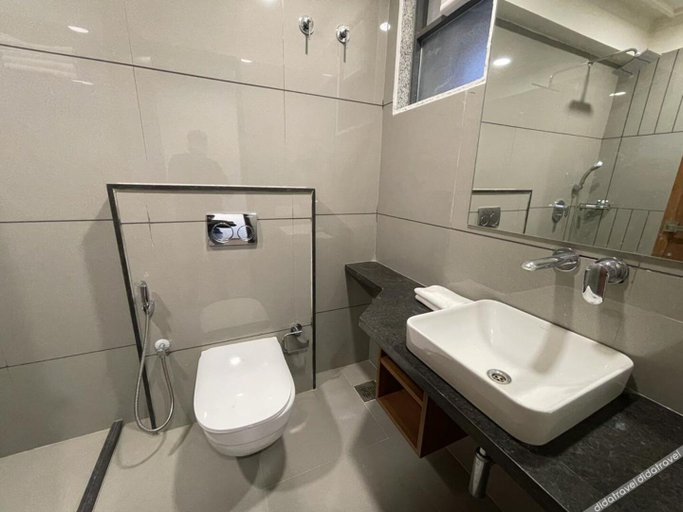 Bathroom, The Lemongrass Hotels, Gandhinagar