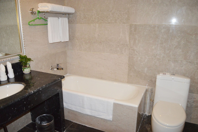 Bathroom 3, Yinruilin International Hotel, Kunming