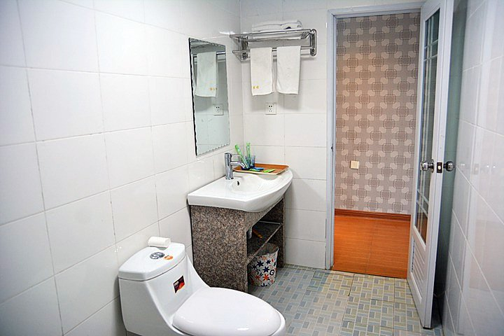Bathroom 4, Jiazhou Hotel, Xiamen
