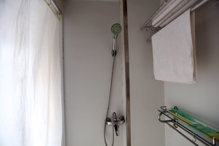 Bathroom 3, Chunxiaqiudong Business Hotel, Jinan