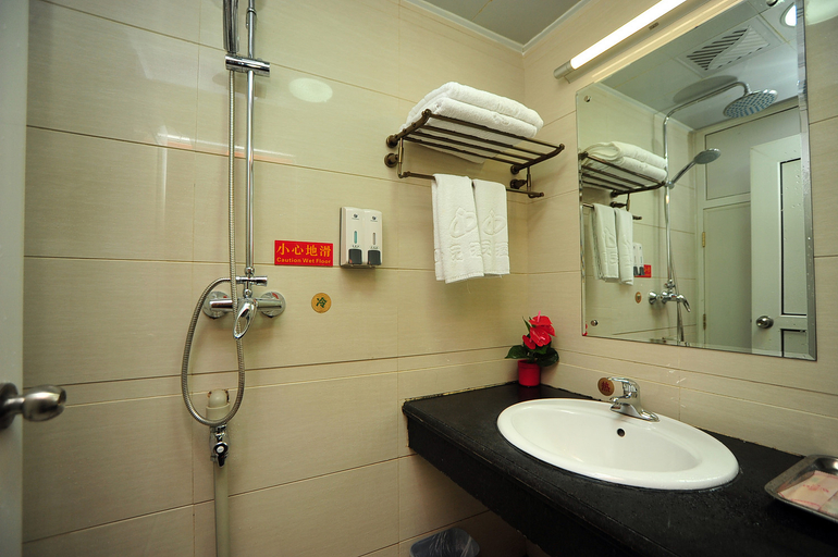 Bathroom 3, Guiyuan Hotel, Yuxi