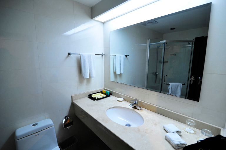 Bathroom 2, Airport Hotel, Guiyang