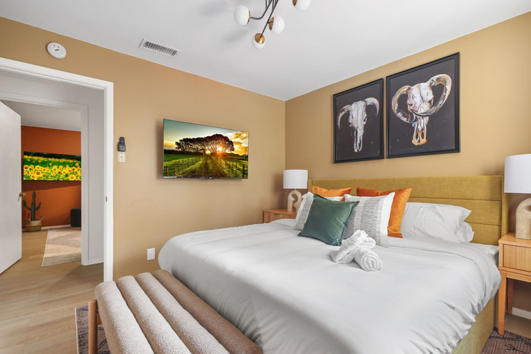 Room 2, Poolside Pickleball Heated Pool Sleeps 20, Bexar