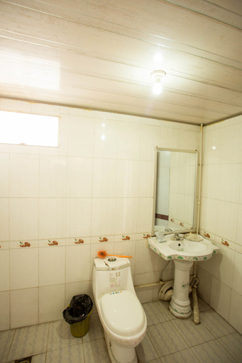 Bathroom 2, Hengtai Hostel, Qingdao