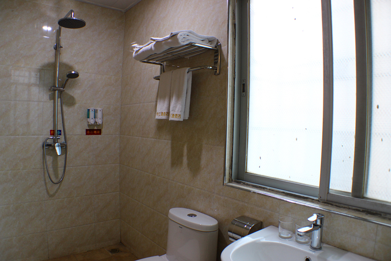 Bathroom 3, Huahuitong Hotel (Wujiang Shaoguan Station), Shaoguan