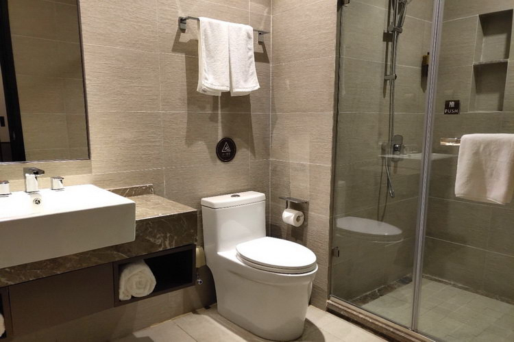 Bathroom, Homeinn Plus Hotel (Danyang Glasses Industrial Park Railway Station), Zhenjiang