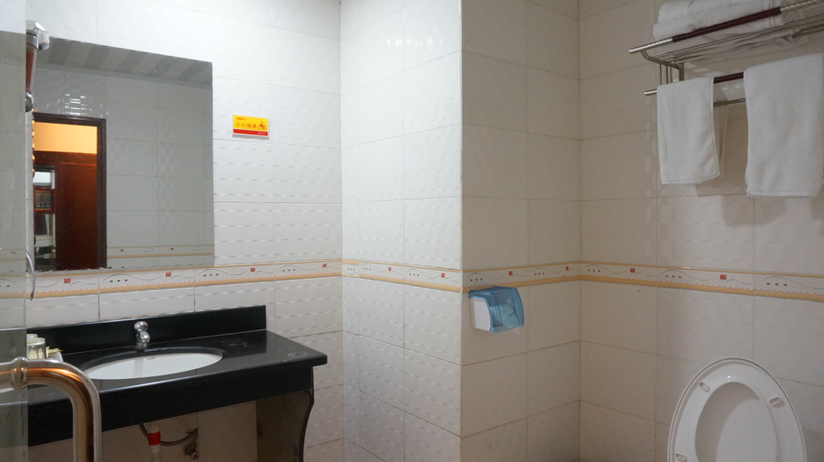 Bathroom 2, Dongguan Yingpeng Business Hotel, Dongguan