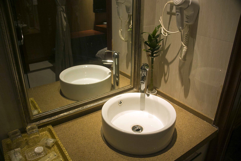 Bathroom 5, Jinzhu Business Hotel, Yancheng