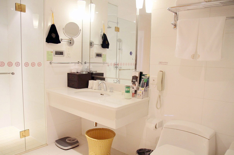 Bathroom 2, Jiangyin International Hotel, Wuxi