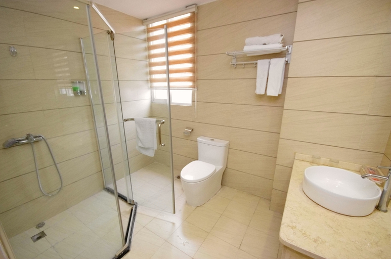 Bathroom 2, Xing Pan Wan Business Hotel, Yibin