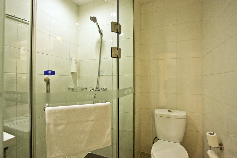 Bathroom 4, Hanting Hotel Dalian Railway Station Light Rail Station, Dalian