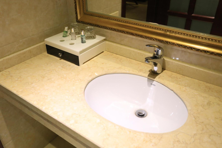 Bathroom 5, Haiyan Baimei Hotel, Jiaxing