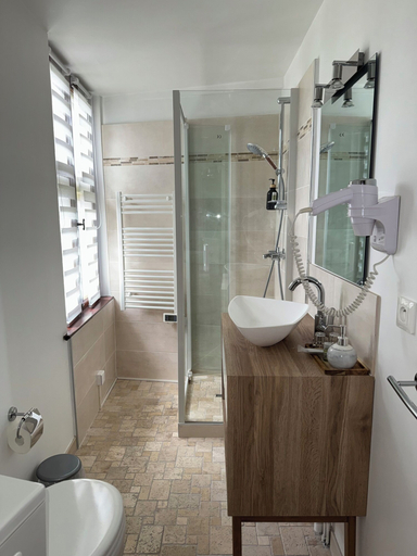 Bathroom, LE CHATEAU DES SAVEURS, Oise