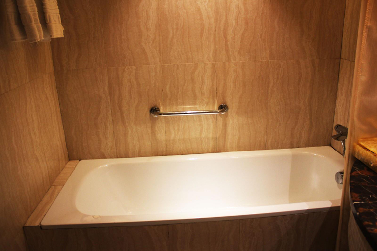 Bathroom 3, Vest Holiday Hotel, Ürümqi