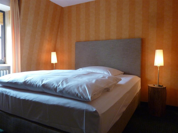 Bedroom 3, Hotel Zur Schwane, Kitzingen