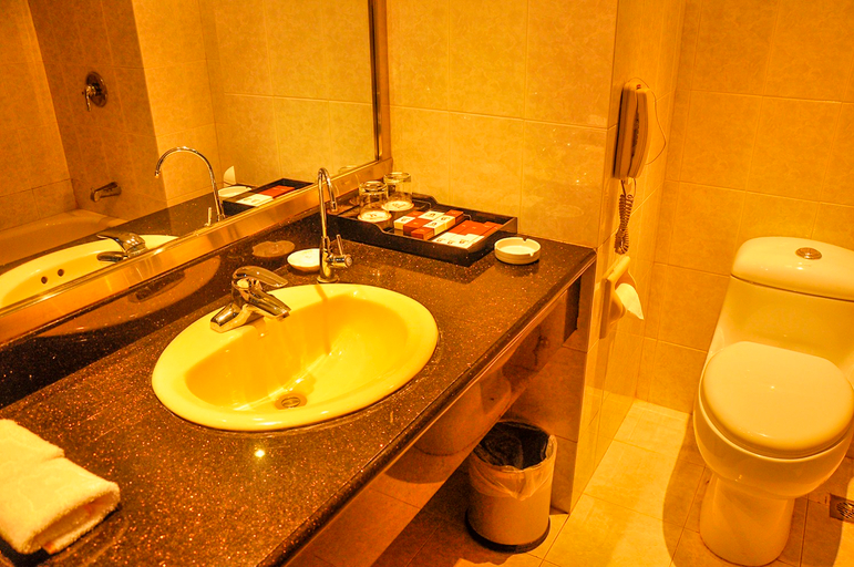 Bathroom 3, Shanxi Huanghe Jingdu Grand Hotel, Taiyuan