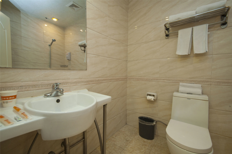 Bathroom 2, Homeinn Plus Hotel (Linyi Commodity City Linyi University), Linyi