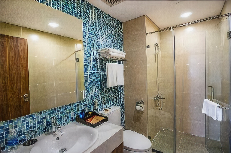 Bathroom 4, Ramada Hotel & Suites by Wyndham Halong Bay View, Hạ Long