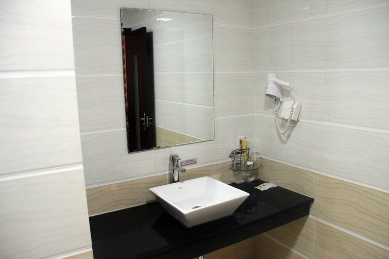 Bathroom 2, Super 8 Hotel (Jinan International Airport), Jinan