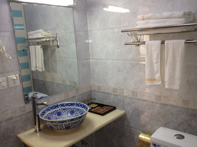 Bathroom 2, Longtanwan Holiday Hostel, Lijiang