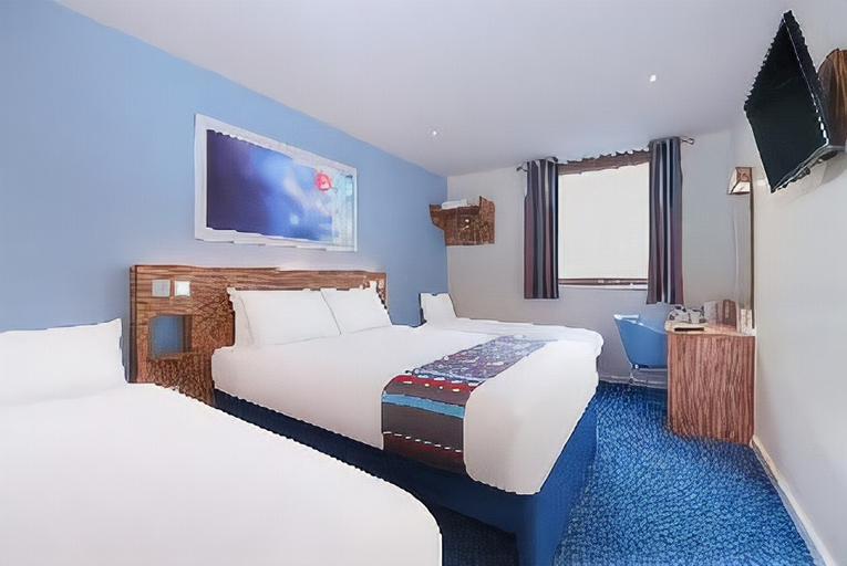 Bedroom 3, Travelodge Weston-super-Mare, North Somerset
