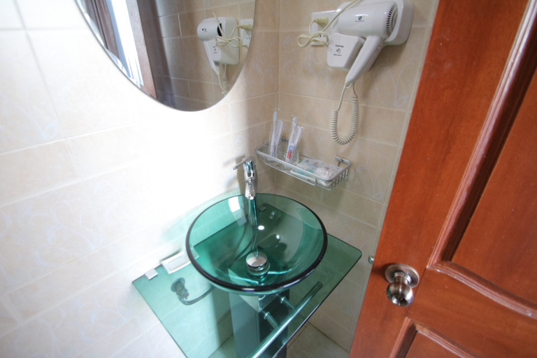 Bathroom, Jiuyu Hostel, Shanghai
