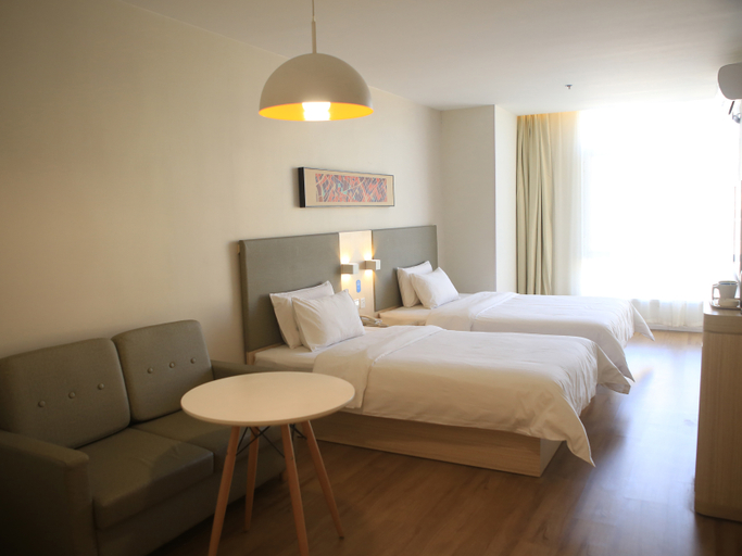 Bedroom, HanTing Hotel (Horqin Left Rear Banner Ganqika Railway Station), Tongliao