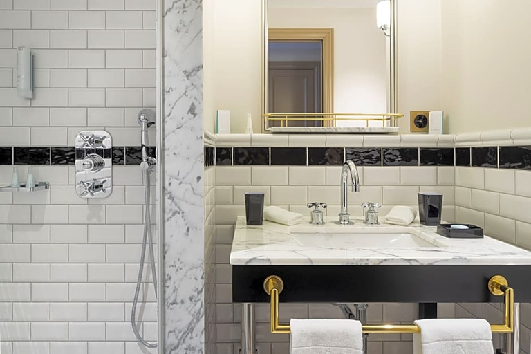 Bathroom 5, Hôtel Longemalle, Genève