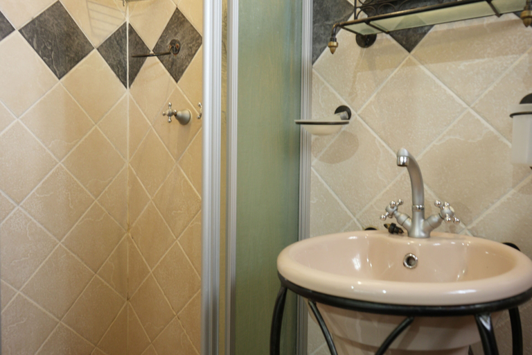 Bathroom 4, Tuscan Lodge Polokwane, Capricorn