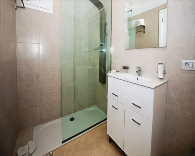Bathroom 3, Los Olivos Beach Resort, Santa Cruz de Tenerife