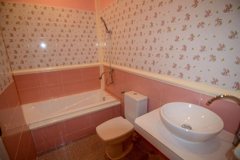 Bathroom 3, Viewdao Jandhra, Tha Ta Kieb